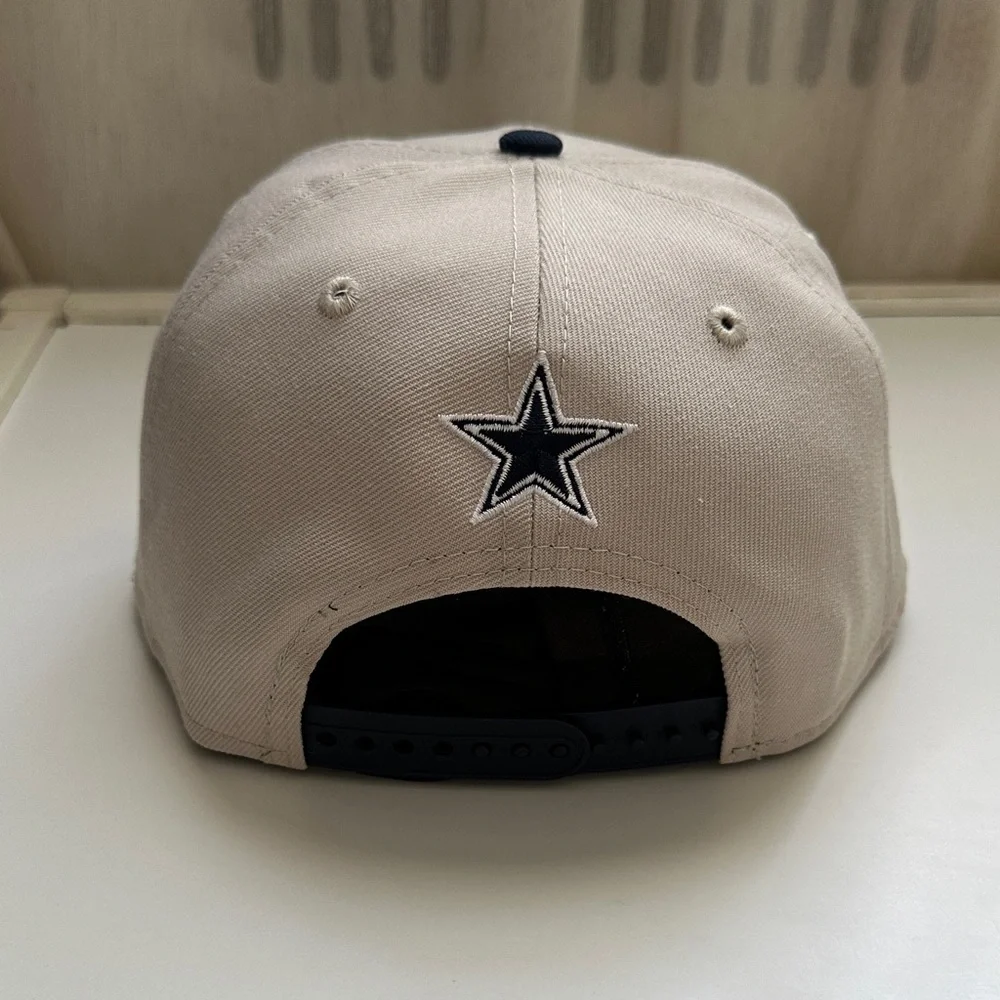 New Era Dallas Cowboys / Beige and Navy Snapback Cap / NFL